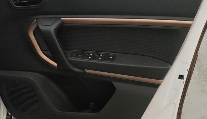 2021 Renault Kiger RXT (O) MT, CNG, Manual, 48,419 km, Driver Side Door Panels Control