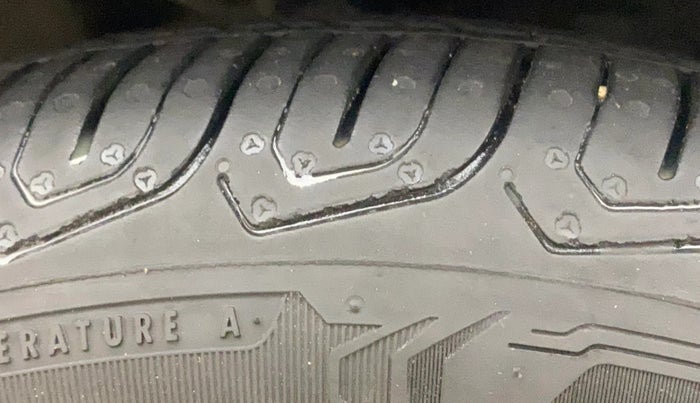 2015 Honda Jazz 1.5L I-DTEC VX, Diesel, Manual, 1,23,243 km, Right Front Tyre Tread