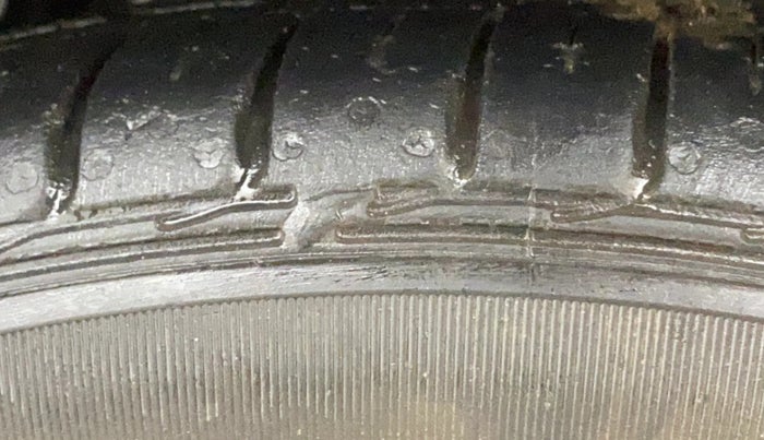 2015 Honda Jazz 1.5L I-DTEC VX, Diesel, Manual, 1,23,243 km, Left Rear Tyre Tread