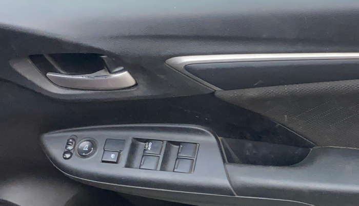 2015 Honda Jazz 1.5L I-DTEC VX, Diesel, Manual, 1,23,243 km, Driver Side Door Panels Control