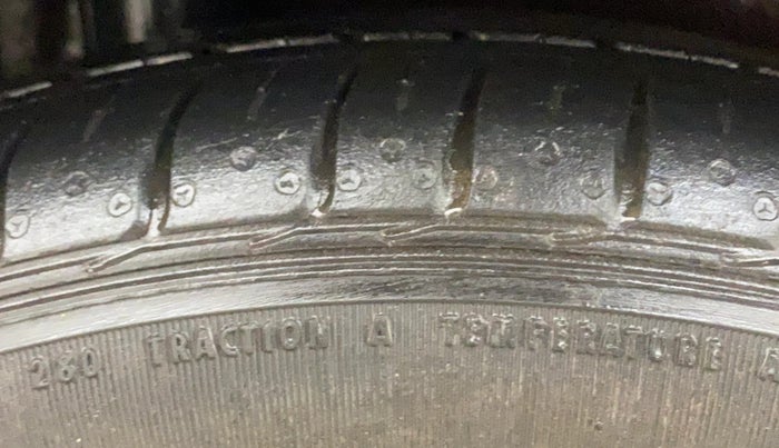 2015 Honda Jazz 1.5L I-DTEC VX, Diesel, Manual, 1,23,243 km, Right Rear Tyre Tread