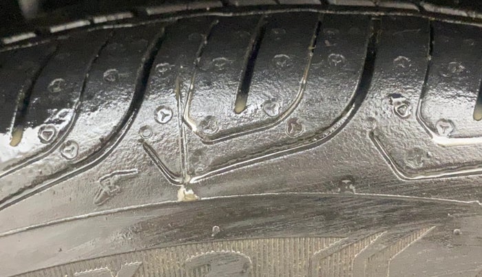 2015 Honda Jazz 1.5L I-DTEC VX, Diesel, Manual, 1,23,243 km, Left Front Tyre Tread