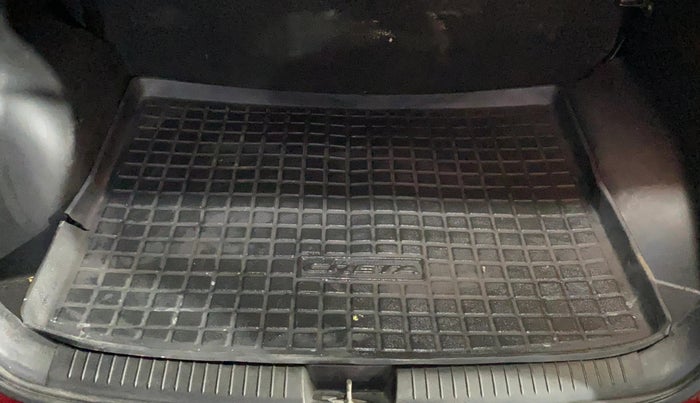 2017 Hyundai Creta E PLUS 1.6 PETROL, Petrol, Manual, 1,00,096 km, Boot Inside