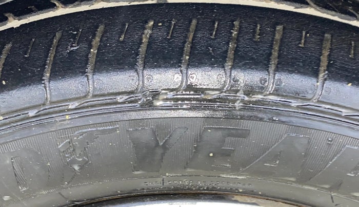 2017 Maruti Ciaz DELTA 1.4 MT PETROL, Petrol, Manual, 85,405 km, Left Front Tyre Tread