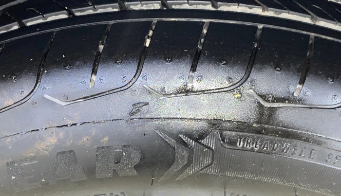 2017 Maruti Ciaz DELTA 1.4 MT PETROL, Petrol, Manual, 85,405 km, Left Rear Tyre Tread