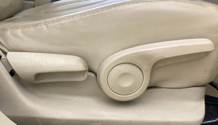 2017 Maruti Ciaz DELTA 1.4 MT PETROL, Petrol, Manual, 85,405 km, Driver Side Adjustment Panel