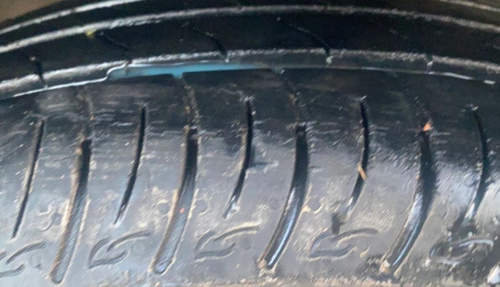 2022 Mahindra XUV300 W4 1.2 PETROL, Petrol, Manual, 23,259 km, Right Rear Tyre Tread