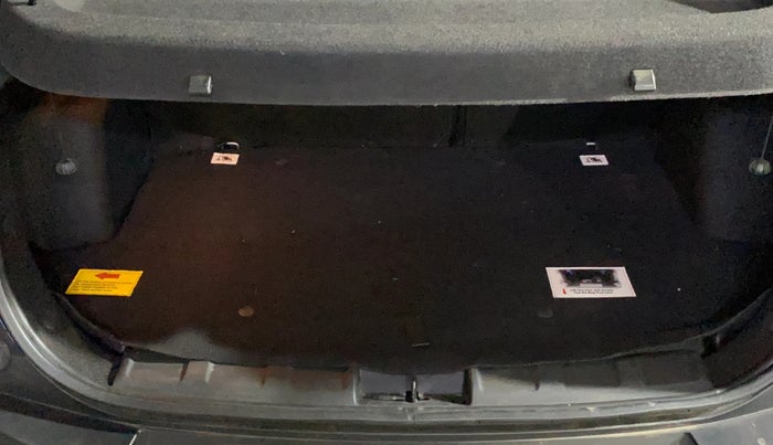 2025 Tata NEXON Creative Plus (PS) 1.2 iCNG Dual Tone, CNG, Manual, 8,166 km, Boot Inside