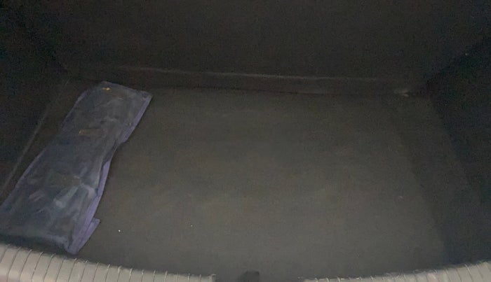 2015 Hyundai Grand i10 SPORTZ 1.2 KAPPA VTVT, Petrol, Manual, 1,22,610 km, Boot Inside