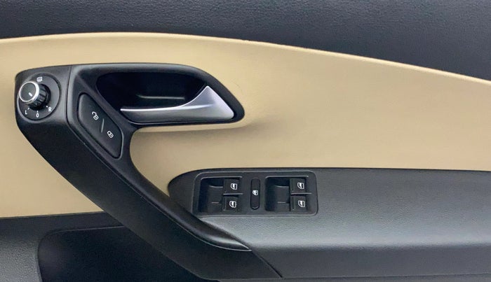 2016 Volkswagen Polo HIGHLINE1.2L, Petrol, Manual, 61,619 km, Driver Side Door Panels Control