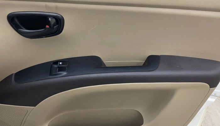 2013 Hyundai i10 ERA 1.1, Petrol, Manual, 54,947 km, Driver Side Door Panels Control