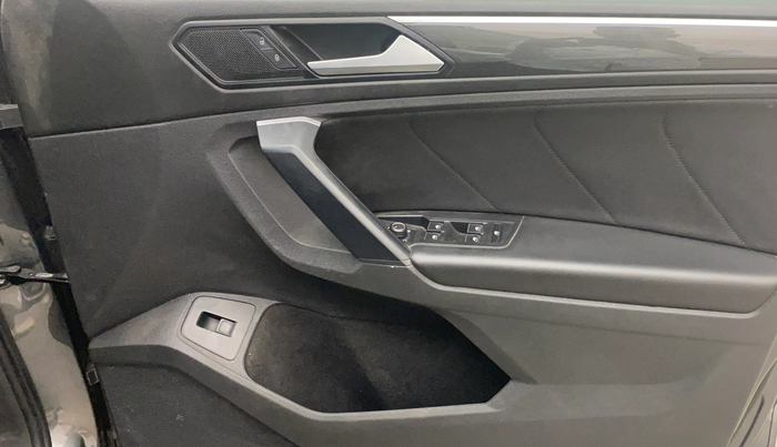 2019 Volkswagen TIGUAN HIGHLINE TDI AT, Diesel, Automatic, 53,191 km, Driver Side Door Panels Control
