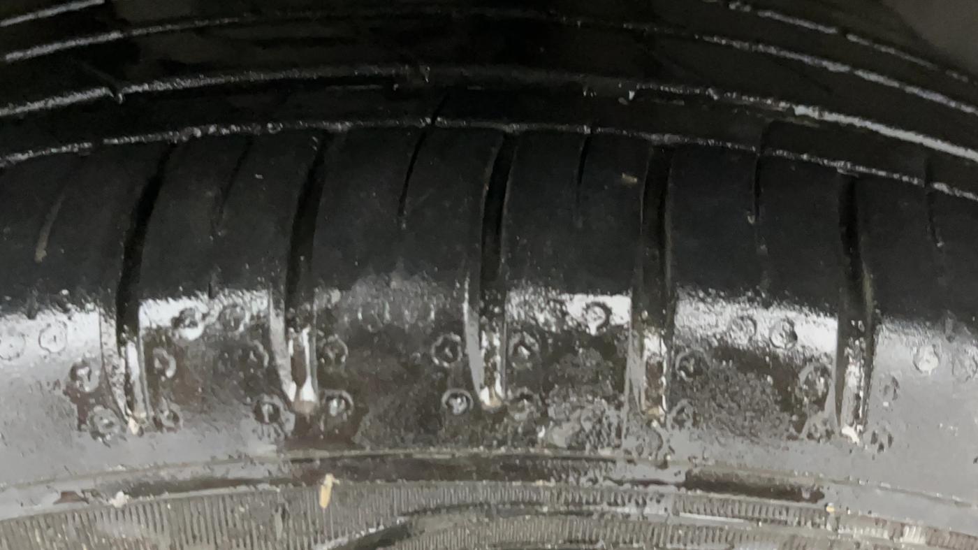 2021 MG HECTOR PLUS SHARP 1.5 PETROL TURBO CVT 6-STR, Petrol, Automatic, 85,694 km, Right Front Tyre Tread