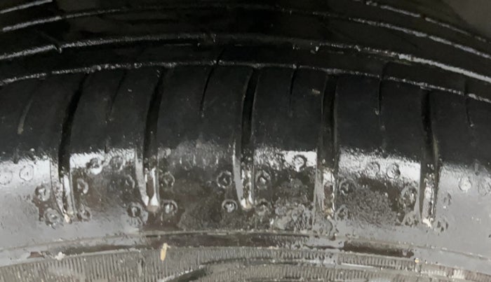 2021 MG HECTOR PLUS SHARP 1.5 PETROL TURBO CVT 6-STR, Petrol, Automatic, 85,694 km, Right Front Tyre Tread