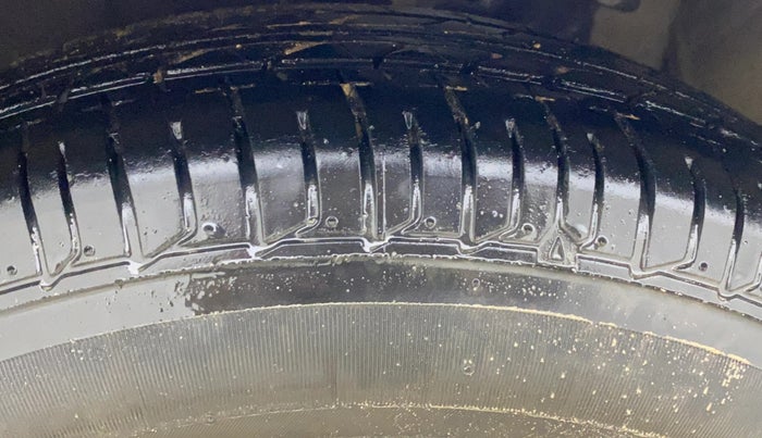 2014 Hyundai i10 MAGNA 1.1, Petrol, Manual, 84,452 km, Left Front Tyre Tread