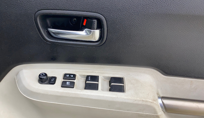 2017 Maruti IGNIS ALPHA 1.2, Petrol, Manual, 36,733 km, Driver Side Door Panels Control