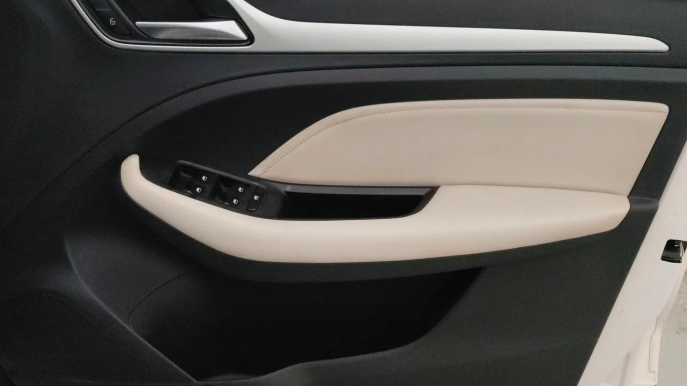 2022 MG ASTOR  SHARP 1.5 MT IVORY , Petrol, Manual, 63,216 km, Driver Side Door Panels Control