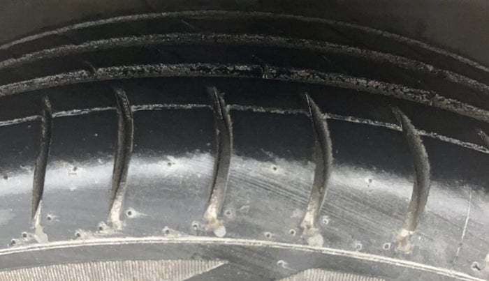 2017 Maruti Wagon R 1.0 VXI, Petrol, Manual, 33,791 km, Right Front Tyre Tread