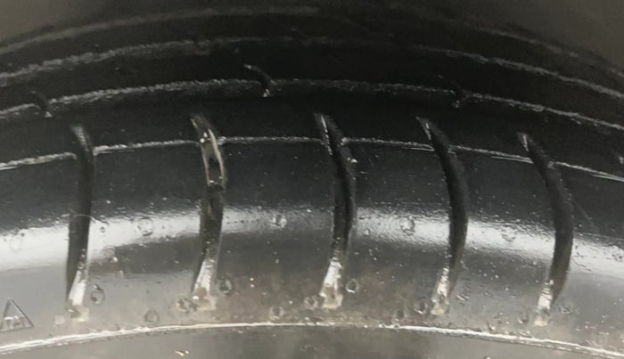 2017 Maruti Wagon R 1.0 VXI, Petrol, Manual, 33,791 km, Left Front Tyre Tread