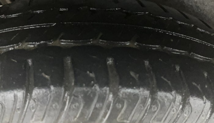 2017 Maruti Wagon R 1.0 VXI, Petrol, Manual, 33,791 km, Right Rear Tyre Tread