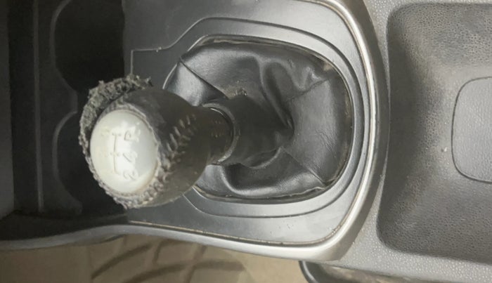 2015 Honda City 1.5L I-VTEC VX, Petrol, Manual, 1,00,705 km, Gear Lever