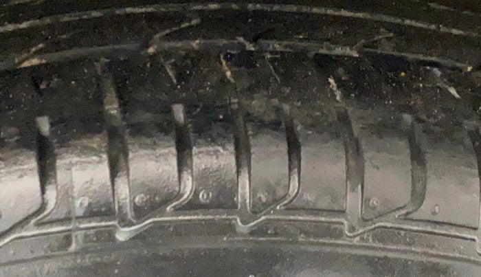 2018 Hyundai Elite i20 MAGNA EXECUTIVE 1.2, Petrol, Manual, 29,948 km, Right Rear Tyre Tread