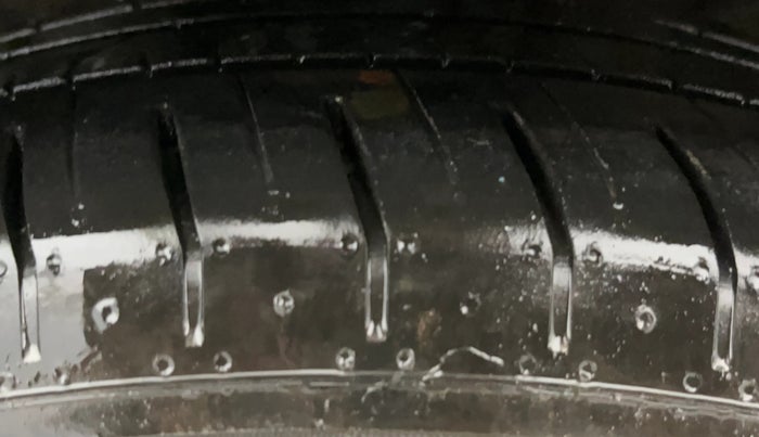 2025 KIA SELTOS HTX (O)1.5 Petrol MT, Petrol, Manual, 8,337 km, Right Front Tyre Tread