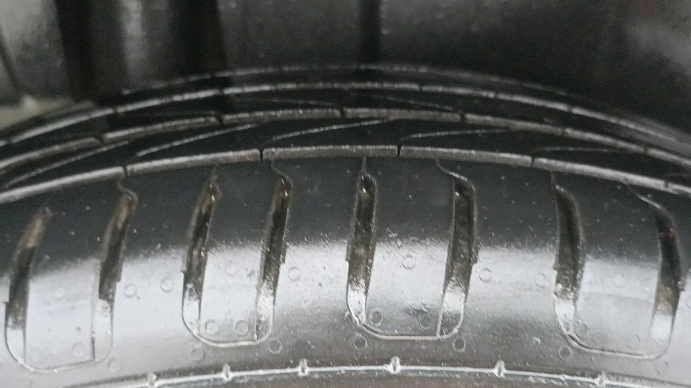 2014 Maruti Ertiga ZXI, Petrol, Manual, 92,485 km, Right Rear Tyre Tread