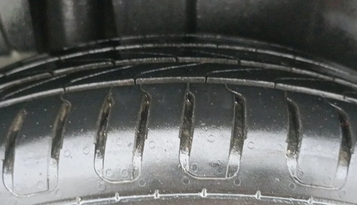 2014 Maruti Ertiga ZXI, Petrol, Manual, 92,485 km, Right Rear Tyre Tread