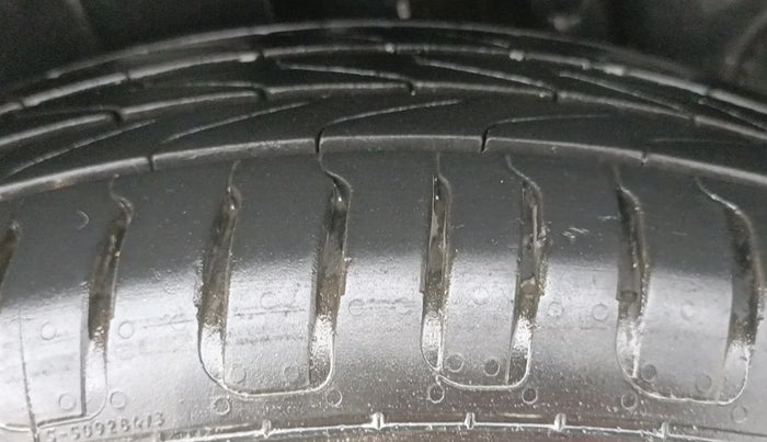 2014 Maruti Ertiga ZXI, Petrol, Manual, 92,485 km, Left Rear Tyre Tread