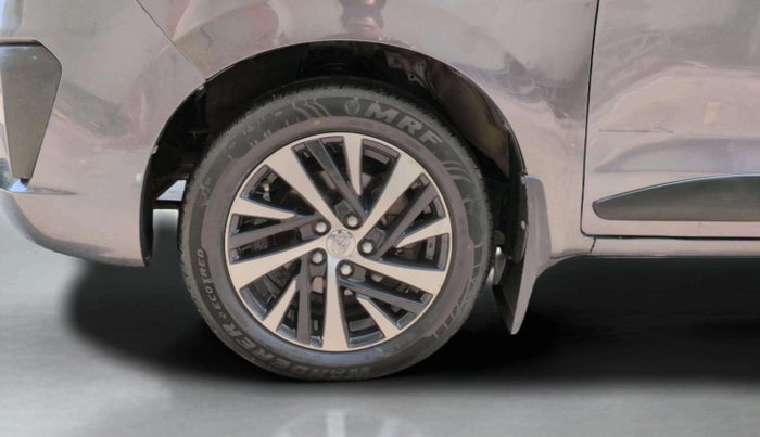 2022 Toyota Innova Crysta 2.4 ZX AT 7 STR, Diesel, Automatic, 37,777 km, Left Front Wheel