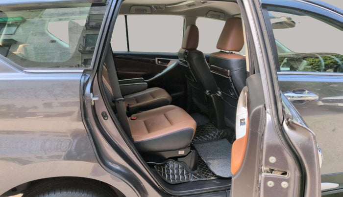 2022 Toyota Innova Crysta 2.4 ZX AT 7 STR, Diesel, Automatic, 37,777 km, Right Side Rear Door Cabin