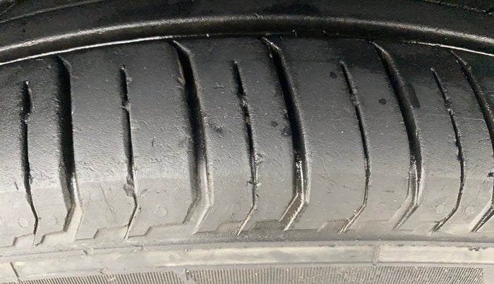 2021 Hyundai NEW I20 SPORTZ 1.2 AT, Petrol, Automatic, 34,660 km, Left Front Tyre Tread