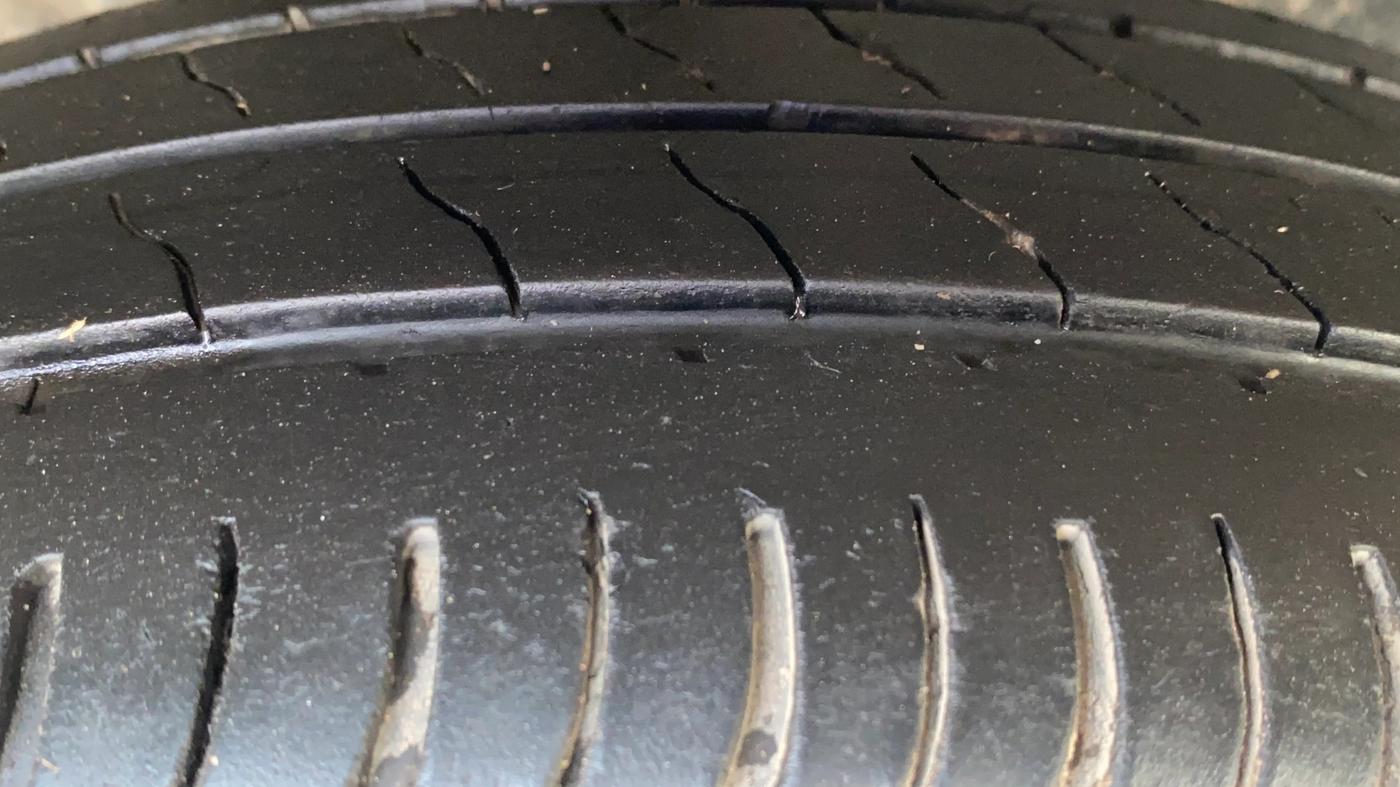 2023 Maruti Ciaz ZETA 1.5 SHVS MT PETROL, Petrol, Manual, 99,239 km, Right Front Tyre Tread