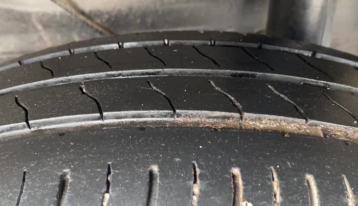 2023 Maruti Ciaz ZETA 1.5 SHVS MT PETROL, Petrol, Manual, 99,239 km, Left Rear Tyre Tread