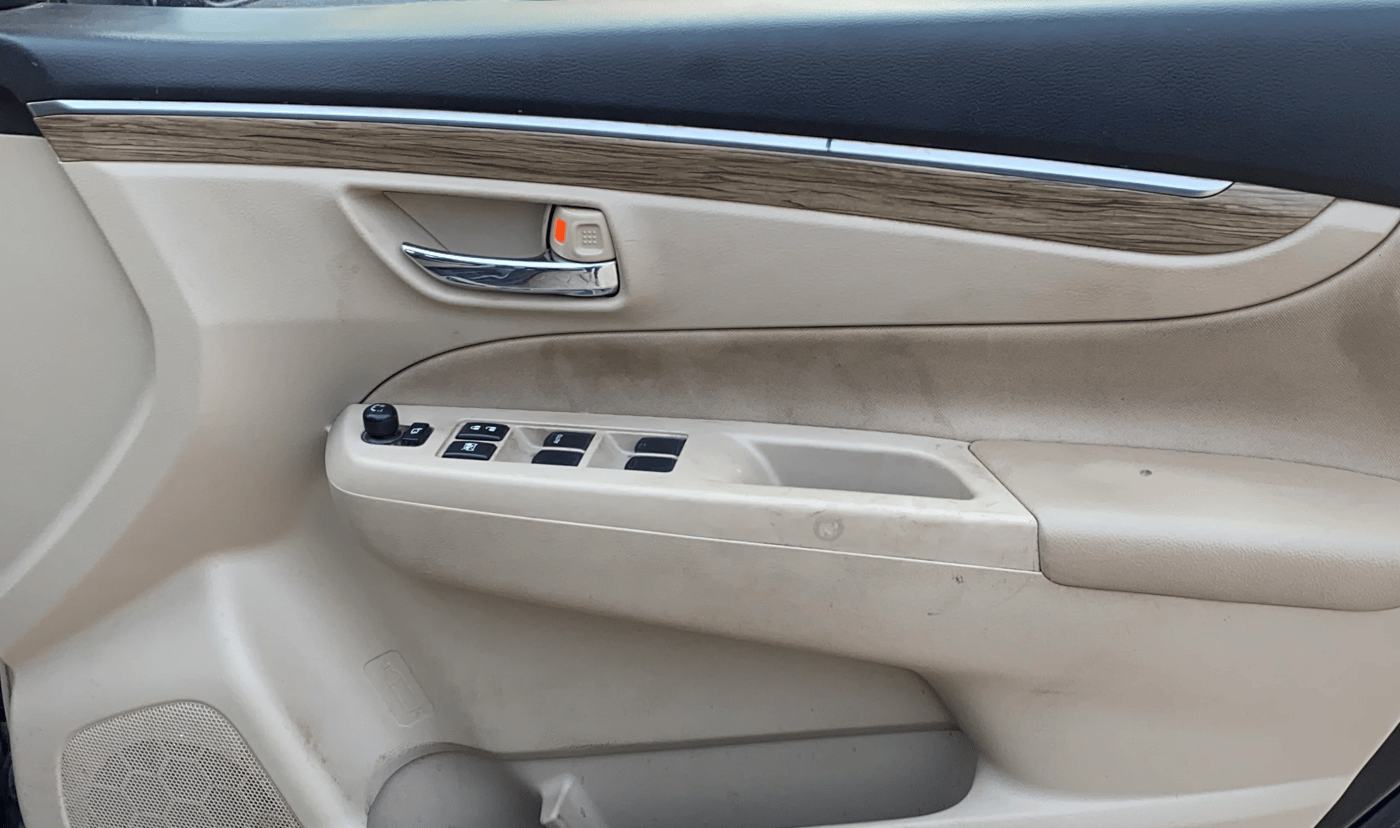 2023 Maruti Ciaz ZETA 1.5 SHVS MT PETROL, Petrol, Manual, 99,239 km, Driver Side Door Panels Control