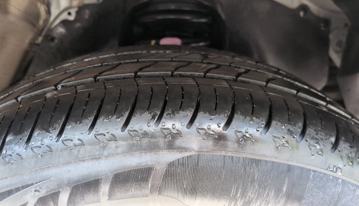 2018 Jeep Compass LIMITED PLUS PETROL AT, Petrol, Automatic, 28,492 km, Left Front Tyre Tread