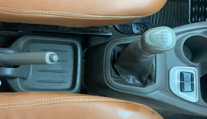 2016 Datsun Redi Go T (O), Petrol, Manual, 69,456 km, Gear Lever