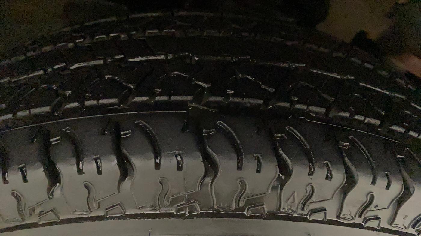 2018 Mahindra TUV300 T6 PLUS, Diesel, Manual, 79,816 km, Right Rear Tyre Tread