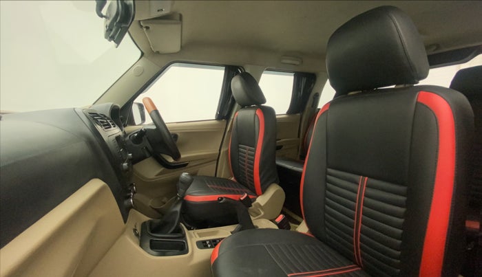 2018 Mahindra TUV300 T6 PLUS, Diesel, Manual, 79,816 km, Right Side Front Door Cabin
