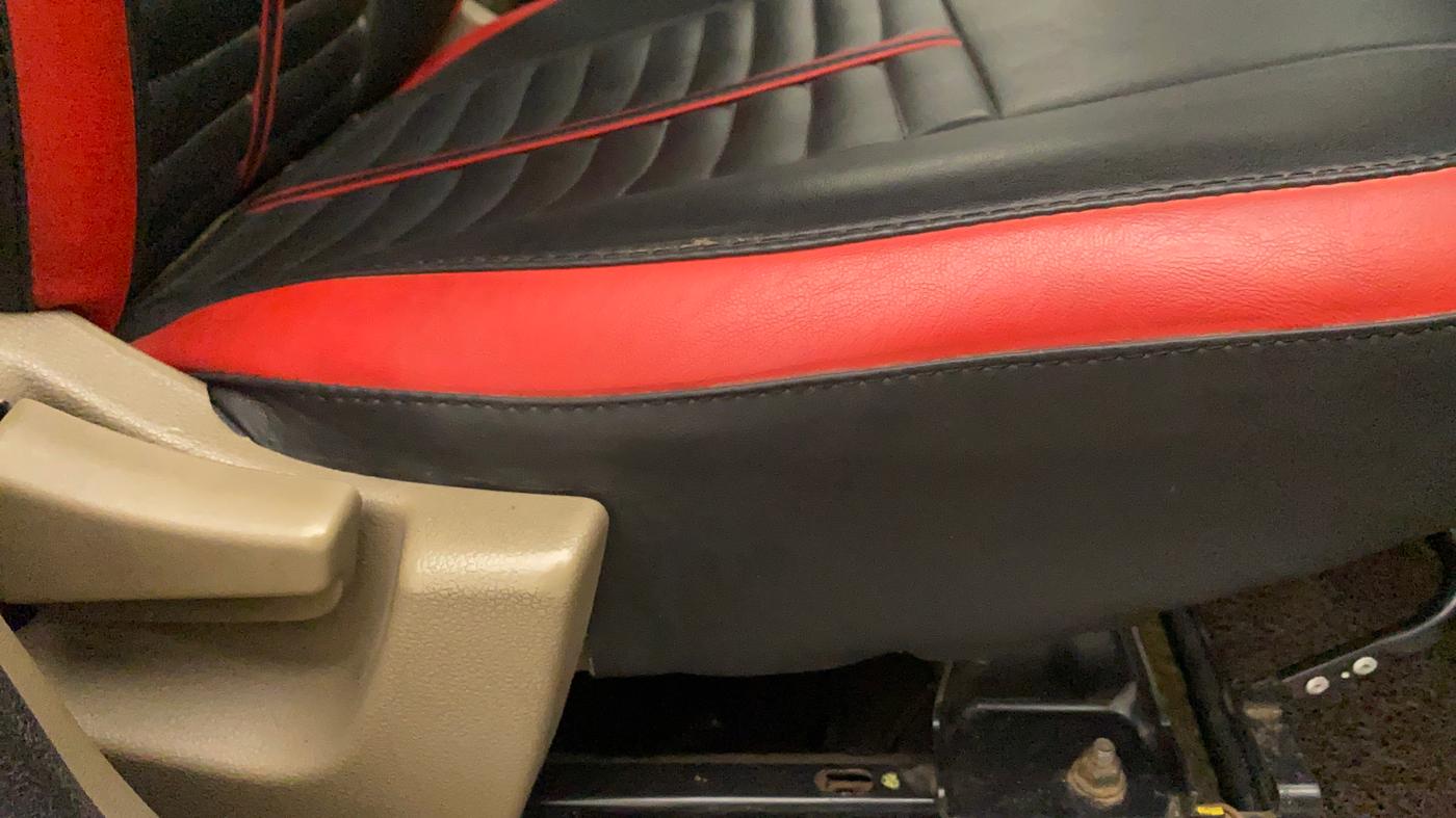 2018 Mahindra TUV300 T6 PLUS, Diesel, Manual, 79,816 km, Driver Side Adjustment Panel