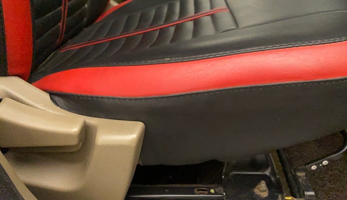 2018 Mahindra TUV300 T6 PLUS, Diesel, Manual, 79,816 km, Driver Side Adjustment Panel