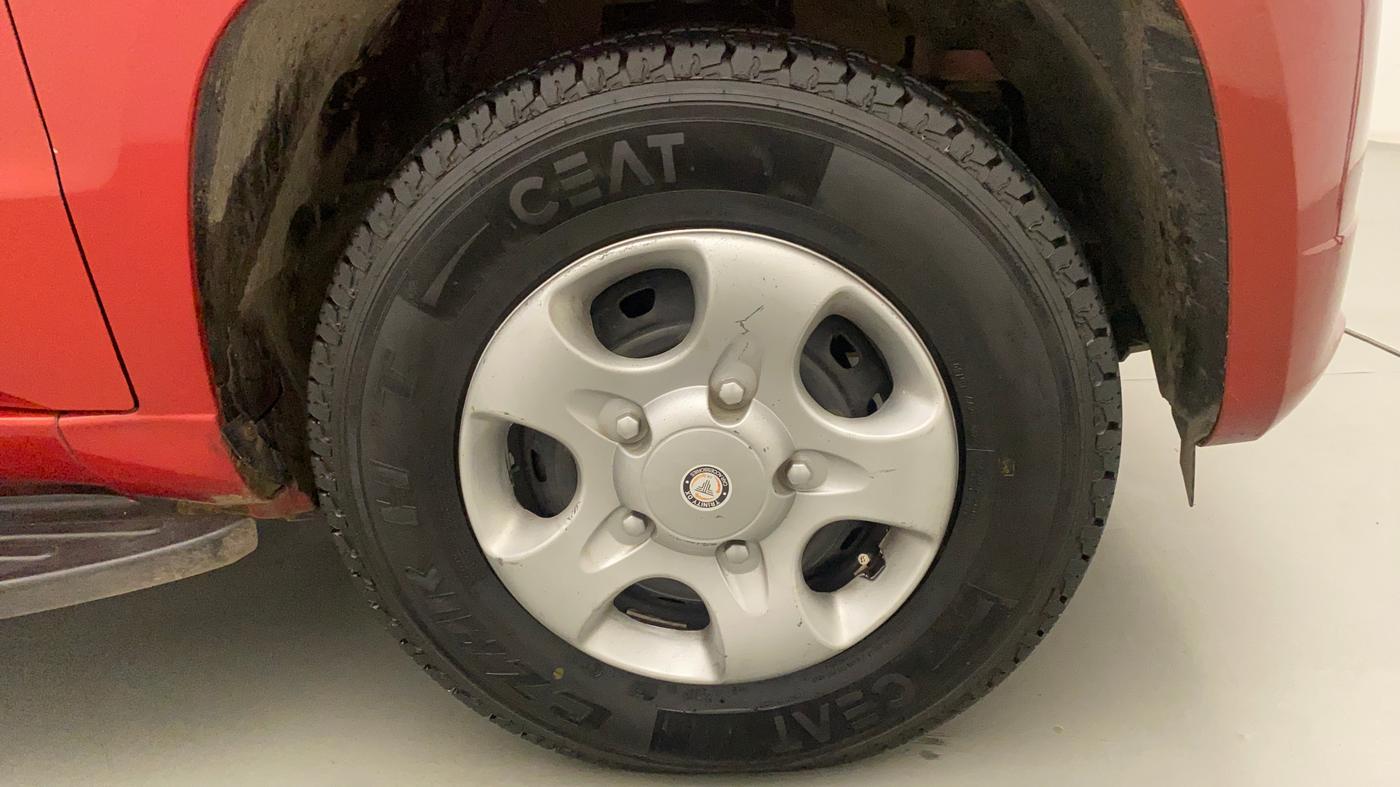 2018 Mahindra TUV300 T6 PLUS, Diesel, Manual, 79,816 km, Right Front Wheel