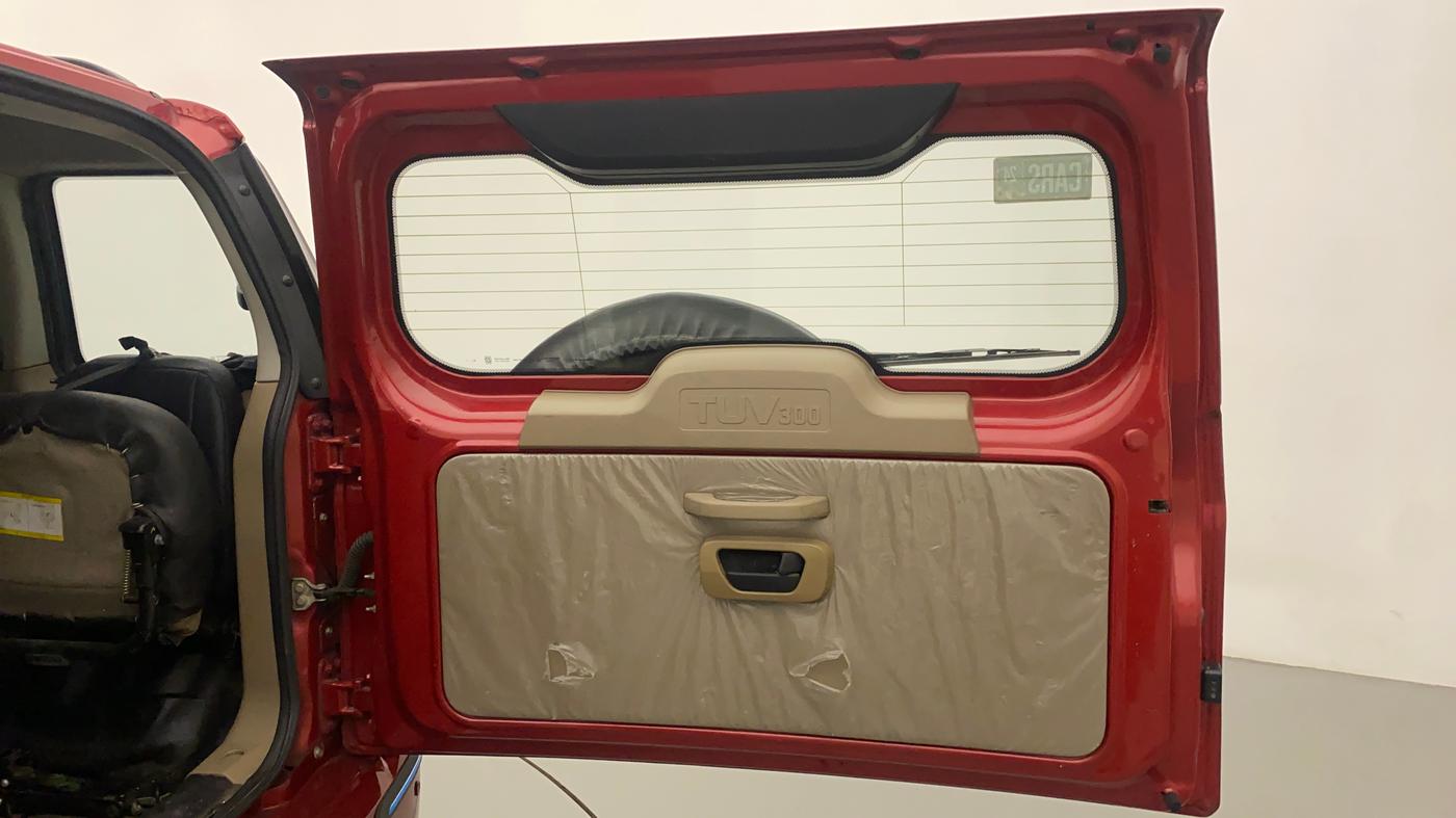 2018 Mahindra TUV300 T6 PLUS, Diesel, Manual, 79,816 km, Boot Door Open