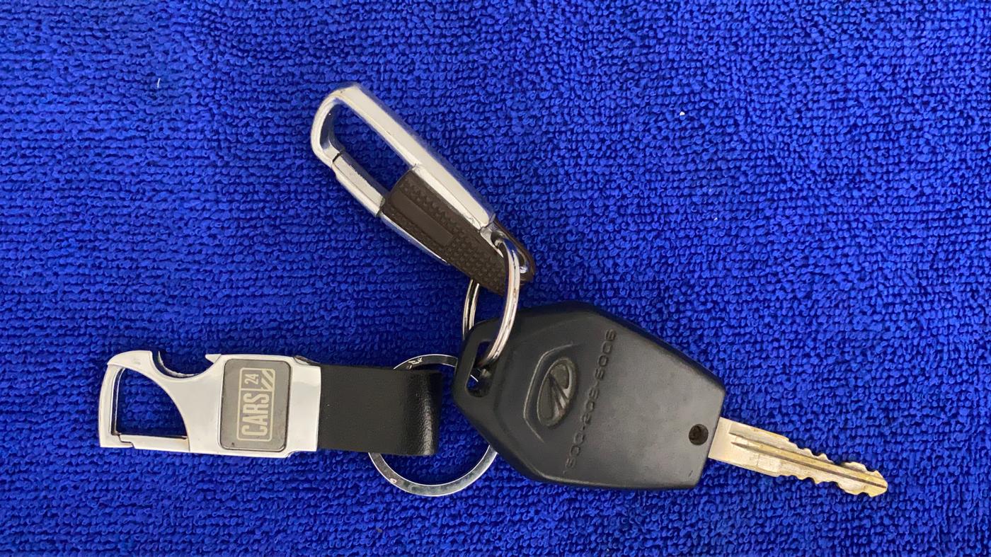 2018 Mahindra TUV300 T6 PLUS, Diesel, Manual, 79,816 km, Key Close Up
