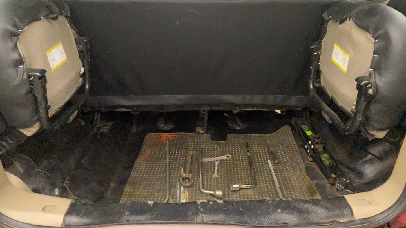 2018 Mahindra TUV300 T6 PLUS, Diesel, Manual, 79,816 km, Boot Inside