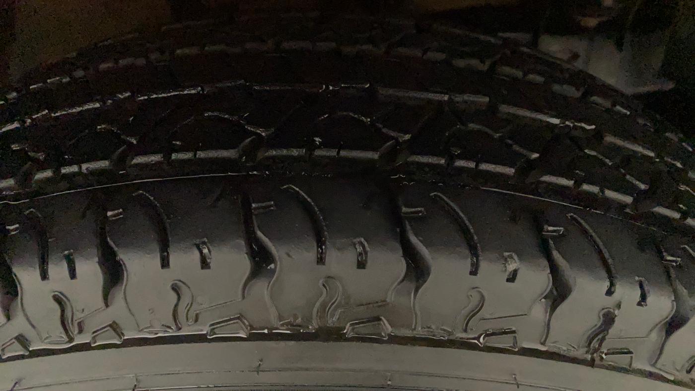 2018 Mahindra TUV300 T6 PLUS, Diesel, Manual, 79,816 km, Left Front Tyre Tread