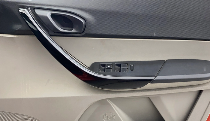2017 Tata Tiago XT PETROL, Petrol, Manual, 51,005 km, Driver Side Door Panels Control