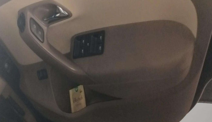 2016 Skoda Rapid 1.6 MPI STYLE PLUS AT, Petrol, Automatic, 64,845 km, Driver Side Door Panels Control