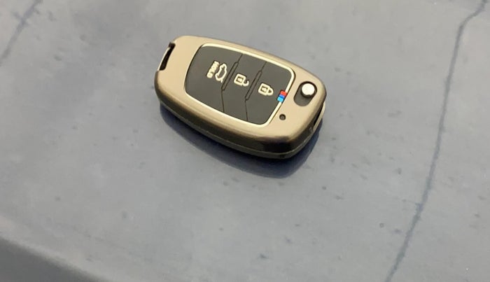 2021 Hyundai VENUE SX 1.0 TURBO IMT, Petrol, Manual, 36,175 km, Key Close Up